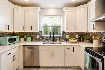 4925 Remington Drive, Sarasota, FL 34234 - Photo 10