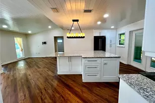 1330 S Jefferson Ave, Sarasota, FL 34239 - Photo 8