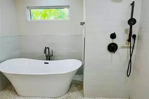 1330 S Jefferson Ave, Sarasota, FL 34239 - Photo 18