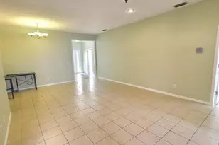 339 Fareham Dr, Venice, FL 34293 - Photo 4