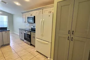 339 Fareham Dr, Venice, FL 34293 - Photo 6