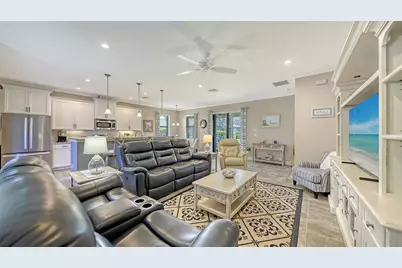 8143 36th Street E, Sarasota, FL 34243 - Photo 10