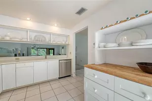 4557 Kingsmere, Sarasota, FL 34235 - Photo 10