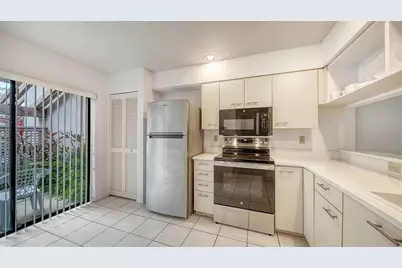 4557 Kingsmere #23, Sarasota, FL 34235 - Photo 8