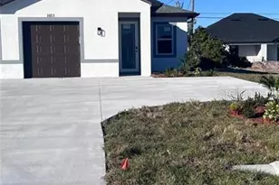 1009/1011 NE 15th Ln, Cape Coral, FL 33909 - Photo 4