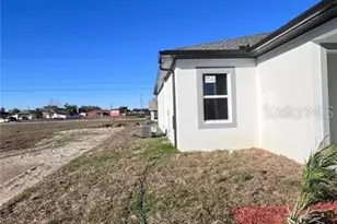 1009/1011 NE 15th Ln, Cape Coral, FL 33909 - Photo 6