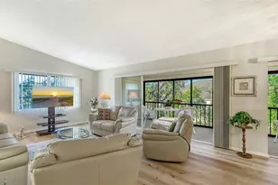 2446 Clubhouse Cir, Sarasota, FL 34232 - Photo 2