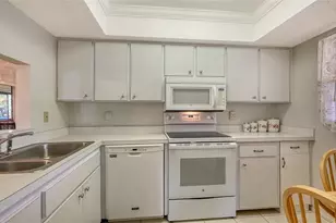 2446 Clubhouse Cir, Sarasota, FL 34232 - Photo 14