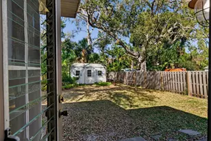6338 Beechwood Ave, Sarasota, FL 34231 - Photo 28