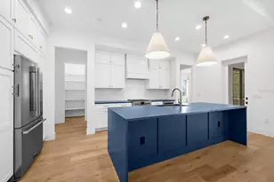 2135 Datura St, Sarasota, FL 34239 - Photo 8