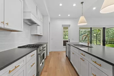 2135 Datura Street, Sarasota, FL 34239 - Photo 12