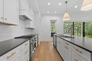 2135 Datura St, Sarasota, FL 34239 - Photo 12