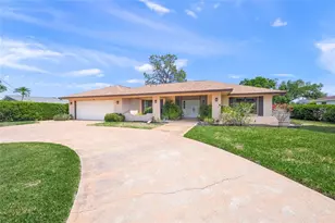 4806 W Country Club Dr, Sarasota, FL 34243 - Photo 6
