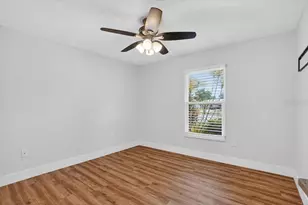 4230 Shady Oaks Ct, Sarasota, FL 34233 - Photo 14
