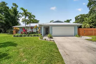 4230 Shady Oaks Ct, Sarasota, FL 34233 - Photo 4