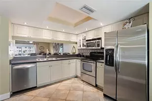 4242 Madeira Ct, Sarasota, FL 34233 - Photo 6