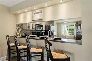 4242 Madeira Ct, Sarasota, FL 34233 - Photo 8