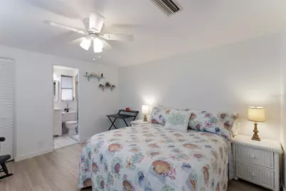 309 57th Street, Holmes Beach, FL 34217 - Photo 14