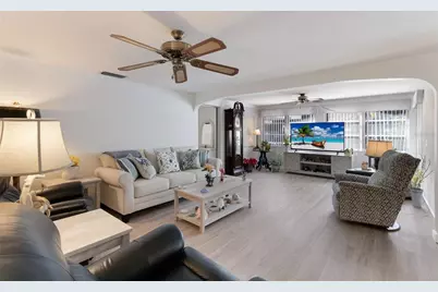 309 57th Street, Holmes Beach, FL 34217 - Photo 4