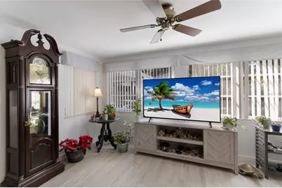 309 57th Street, Holmes Beach, FL 34217 - Photo 6