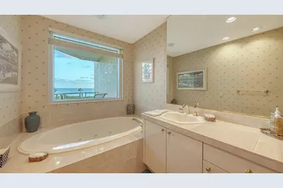 2185 Gulf Of Mexico Drive #223, Longboat Key, FL 34228 - Photo 18