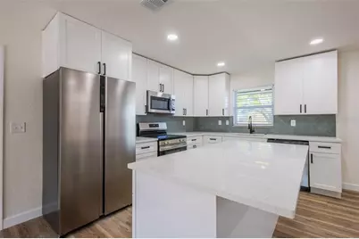 1517 Hallam Court N, Lakeland, FL 33813 - Photo 4