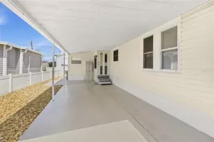 2810 14th St W, Palmetto, FL 34221 - Photo 8