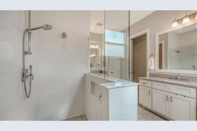 8278 Grande Shores Drive, Sarasota, FL 34240 - Photo 32