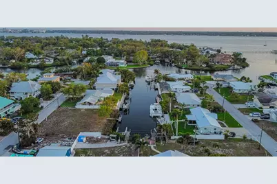 907 22nd Avenue W, Palmetto, FL 34221 - Photo 8