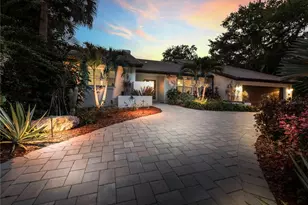 5231 Siesta Cove Dr, Sarasota, FL 34242 - Photo 1