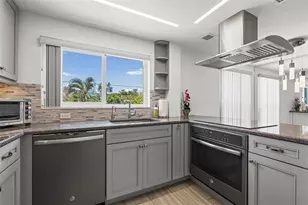 3701 5th Ave, Holmes Beach, FL 34217 - Photo 16