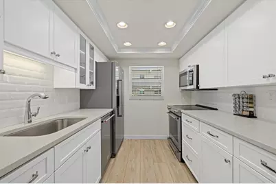 3240 Gulf Of Mexico Drive #B402, Longboat Key, FL 34228 - Photo 8