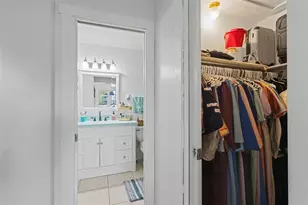 1327 Glendale Cir W, Sarasota, FL 34232 - Photo 12