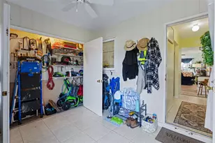 1327 Glendale Cir W, Sarasota, FL 34232 - Photo 16