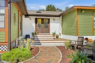 906 Tropical Dr, Bradenton, FL 34208 - Photo 2