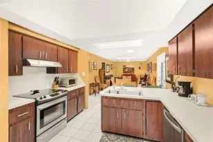 906 Tropical Dr, Bradenton, FL 34208 - Photo 12
