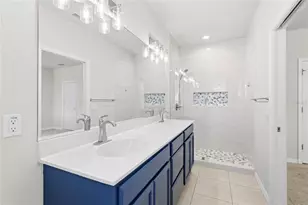 3730 82nd Ave Cir E, Sarasota, FL 34243 - Photo 18