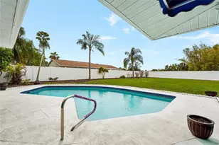 7320 Meadowbrook Dr, Sarasota, FL 34243 - Photo 2