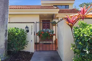 5312 Huntingwood Ct, Sarasota, FL 34235 - Photo 2