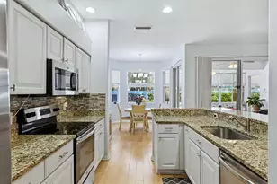 6726 W Country Club Ln, Sarasota, FL 34243 - Photo 12