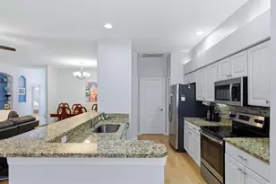 6726 W Country Club Ln, Sarasota, FL 34243 - Photo 16