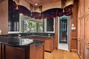 1423 Hillview Dr, Sarasota, FL 34239 - Photo 32