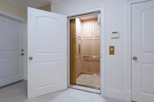 1423 Hillview Dr, Sarasota, FL 34239 - Photo 54