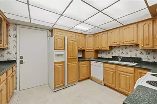 2301 Gulf of Mexico Dr, Longboat Key, FL 34228 - Photo 16