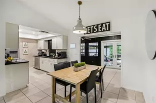 5753 Colonial Oaks Blvd, Sarasota, FL 34232 - Photo 10