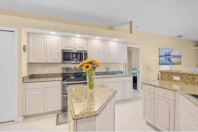 4422 McIntosh Lake Avenue, Sarasota, FL 34233 - Photo 14