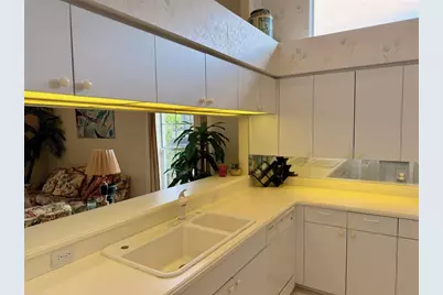 7402 Fairlinks Court, Sarasota, FL 34243 - Photo 18