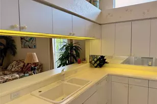 7402 Fairlinks Ct, Sarasota, FL 34243 - Photo 18