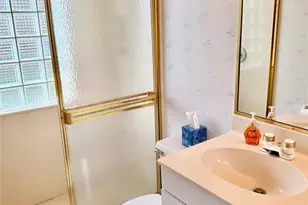 7402 Fairlinks Ct, Sarasota, FL 34243 - Photo 16