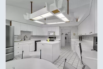 6821 Country Lakes Circle, Sarasota, FL 34243 - Photo 16